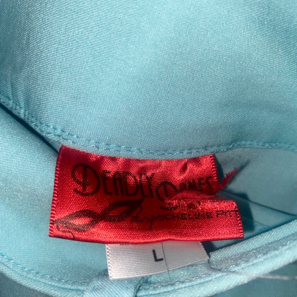 Deadly Dames - Picture 2 of 4